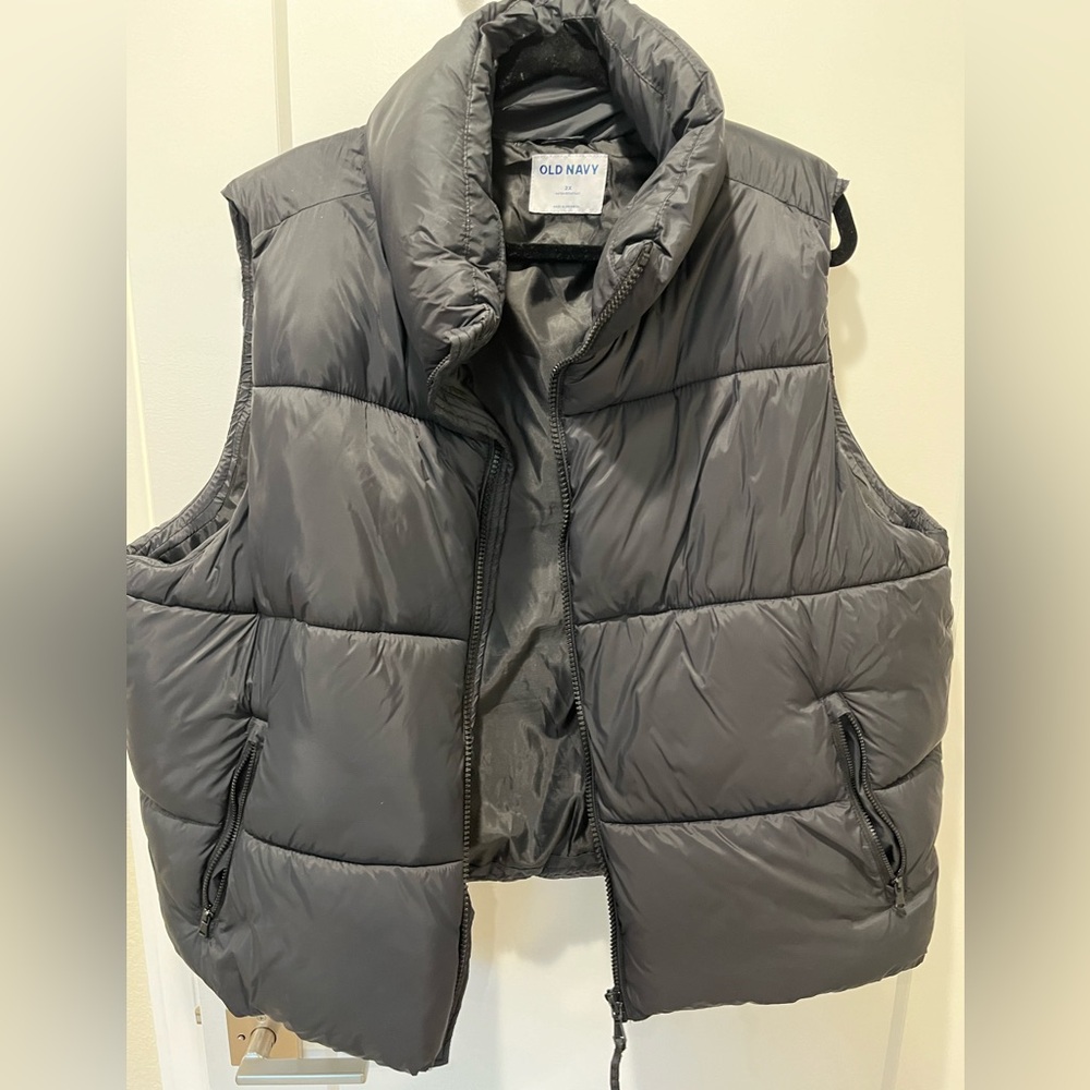 Black puff vest